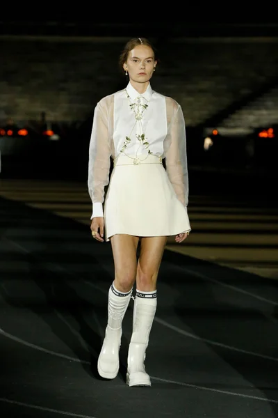 Look 28